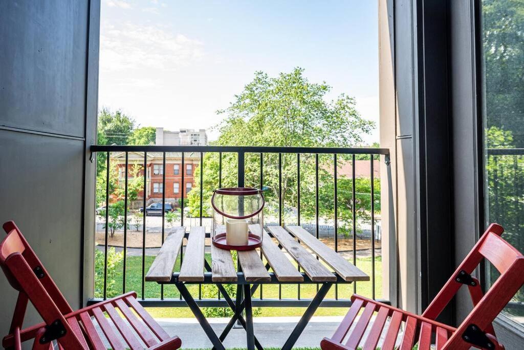 Balcony With K-Bed Atl City Downtown Gated Townhome 456#10 Atlanta Exterior photo
